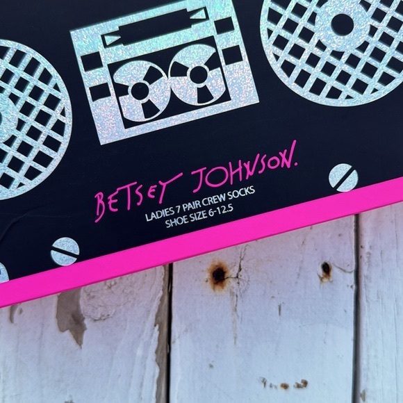 Betsey Johnson Limited Edition Sock Gift Set - Picture 4 of 6